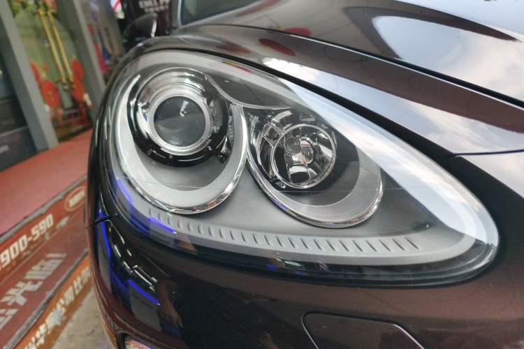 Used Porsche Cayenne 2014 Cayenne Platinum Edition 3.0T Right Front Headlight