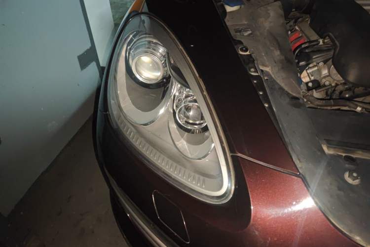 Used Porsche Cayenne 2014 Cayenne Platinum Edition 3.0T Right Front Headlight
