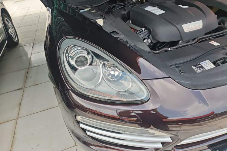 Used Porsche Cayenne 2014 Cayenne Platinum Edition 3.0T Right Front Headlight