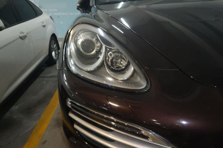 Used Porsche Cayenne 2014 Cayenne Platinum Edition 3.0T Right Front Headlight