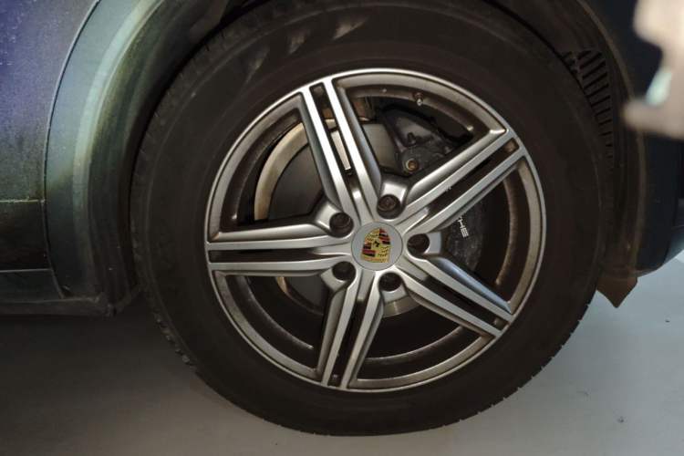 Used Porsche Cayenne 2014 Cayenne Platinum Edition 3.0T Right Front Wheel Hub