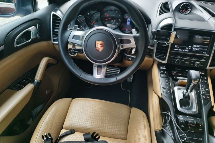 Used Porsche Cayenne 2014 Cayenne Platinum Edition 3.0T Steering Wheel