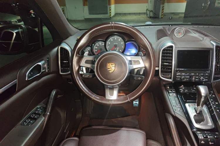 Used Porsche Cayenne 2014 Cayenne Platinum Edition 3.0T Steering Wheel