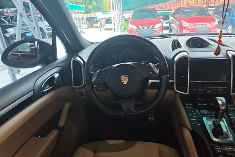 Used Porsche Cayenne 2014 Cayenne Platinum Edition 3.0T Steering Wheel