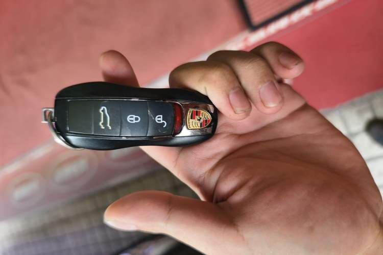 Used Porsche Cayenne 2014 Cayenne Platinum Edition 3.0T Vehicle Key