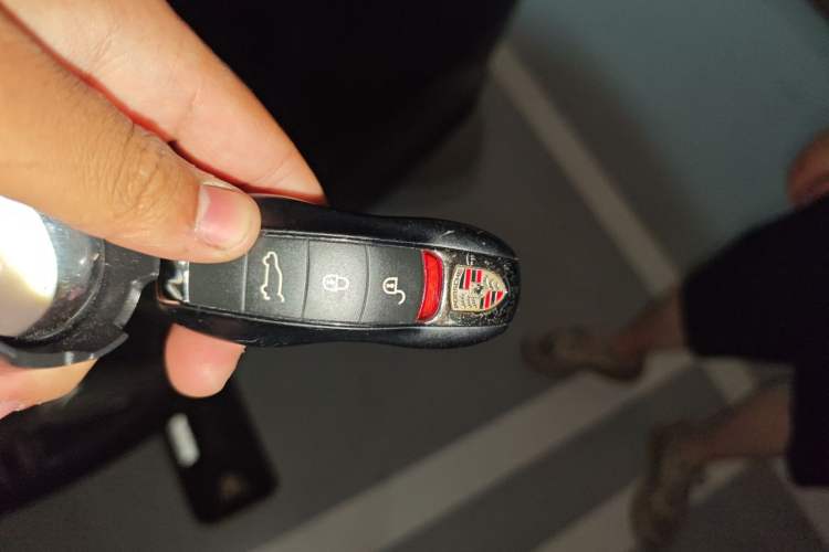 Used Porsche Cayenne 2014 Cayenne Platinum Edition 3.0T Vehicle Key