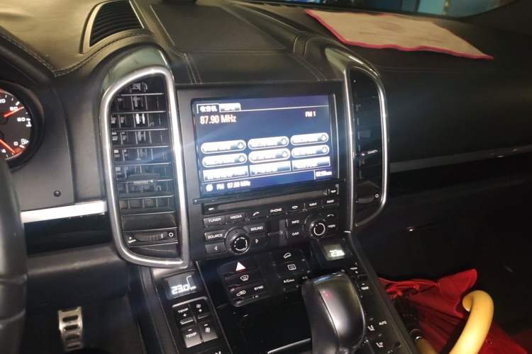Used Porsche Cayenne 2014 Cayenne Platinum Edition 3.0T Audio And AC Panel