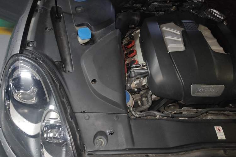 Used Porsche Cayenne 2014 Cayenne Platinum Edition 3.0T Engine Bay Right