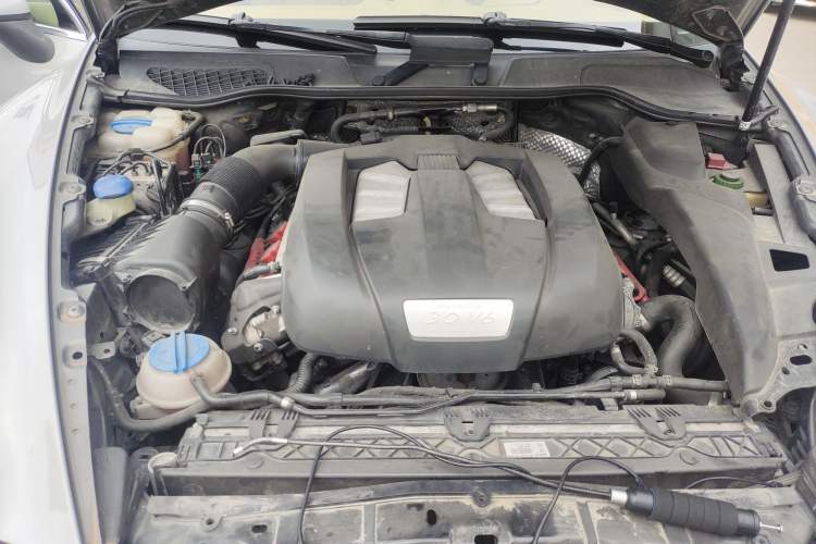 Used Porsche Cayenne 2014 Cayenne Platinum Edition 3.0T Engine Bay