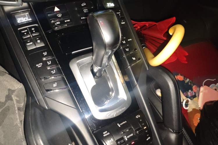 Used Porsche Cayenne 2014 Cayenne Platinum Edition 3.0T Gear Lever