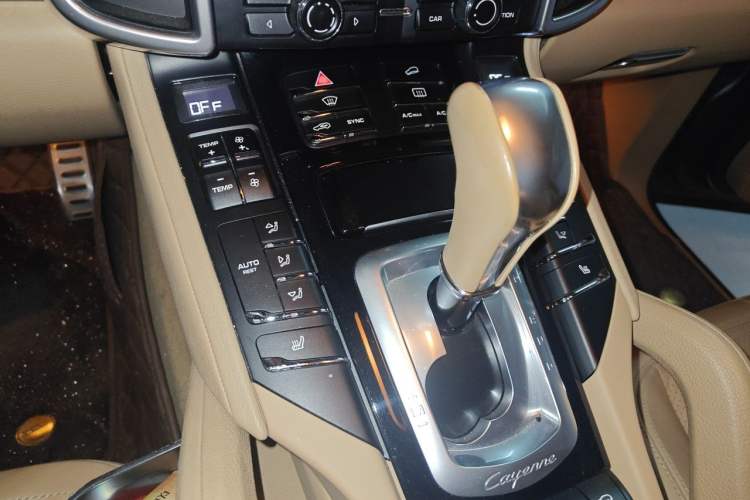 Used Porsche Cayenne 2014 Cayenne Platinum Edition 3.0T Gear Lever