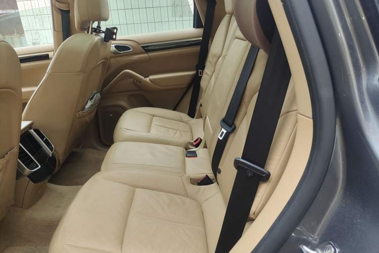 Used Porsche Cayenne 2014 Cayenne Platinum Edition 3.0T Left Rear Seat
