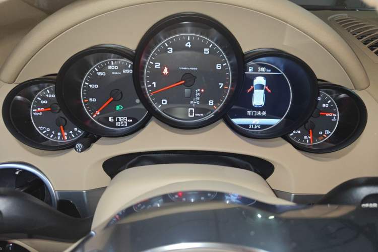 Used Porsche Cayenne 2014 Cayenne Platinum Edition 3.0T Odometer Close Up