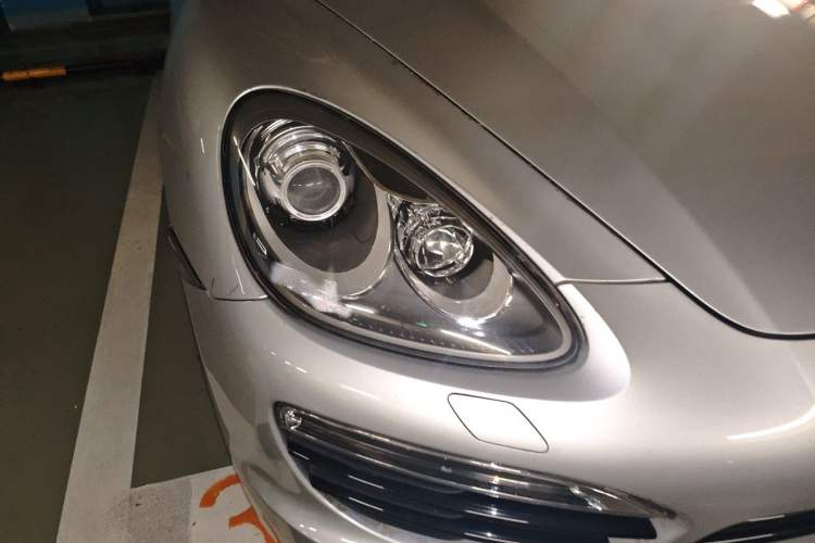 Used Porsche Cayenne 2014 Cayenne Platinum Edition 3.0T Right Front Headlight