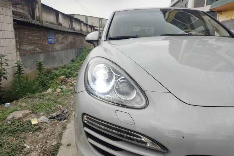 Used Porsche Cayenne 2014 Cayenne Platinum Edition 3.0T Right Front Headlight