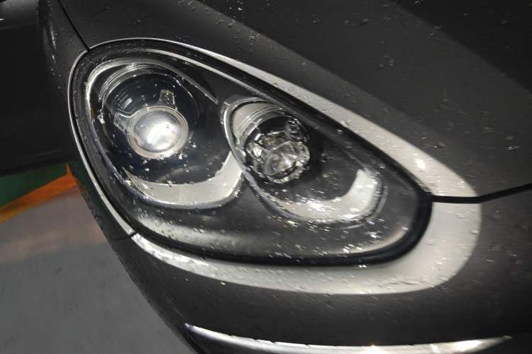 Used Porsche Cayenne 2014 Cayenne Platinum Edition 3.0T Right Front Headlight