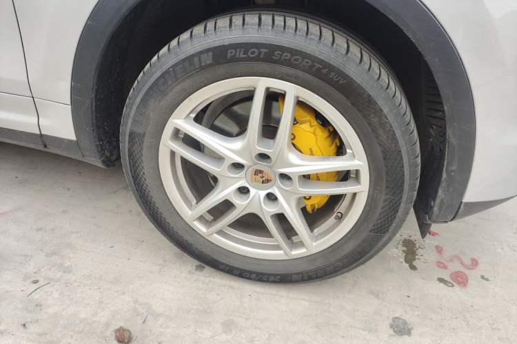 Used Porsche Cayenne 2014 Cayenne Platinum Edition 3.0T Right Front Wheel Hub