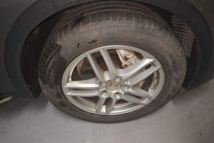 Used Porsche Cayenne 2014 Cayenne Platinum Edition 3.0T Right Front Wheel Hub