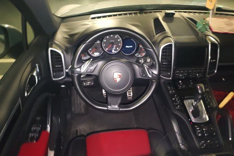 Used Porsche Cayenne 2014 Cayenne Platinum Edition 3.0T Steering Wheel