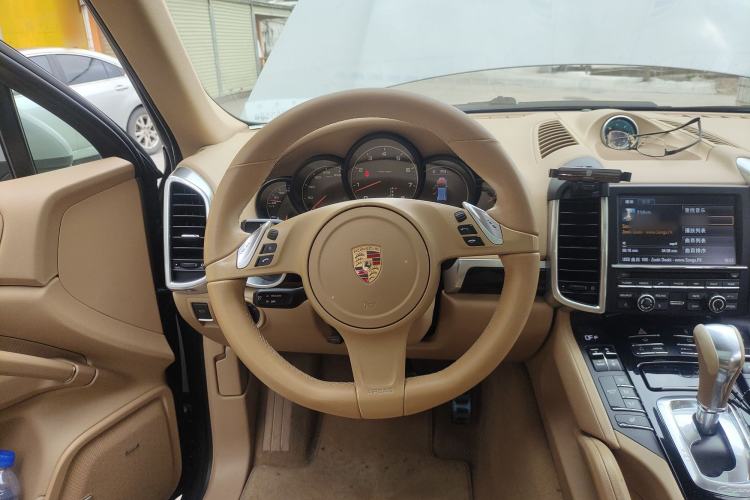 Used Porsche Cayenne 2014 Cayenne Platinum Edition 3.0T Steering Wheel