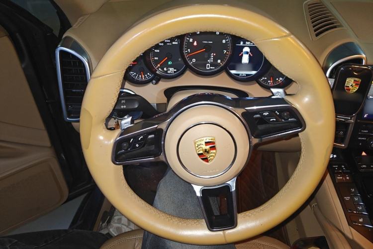Used Porsche Cayenne 2014 Cayenne Platinum Edition 3.0T Steering Wheel