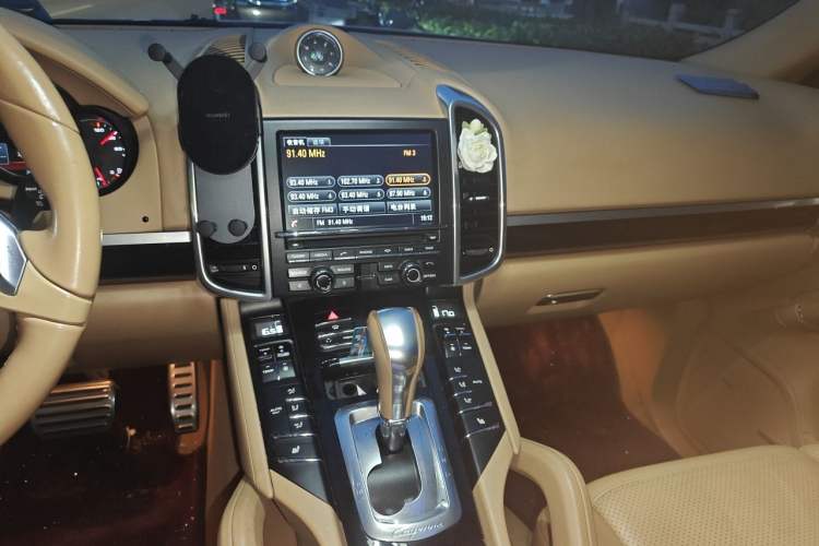 Used Porsche Cayenne 2014 Cayenne Platinum Edition 3.0T Audio And AC Panel