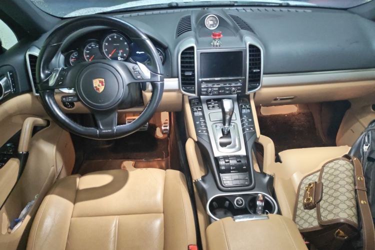 Used Porsche Cayenne 2014 Cayenne Platinum Edition 3.0T Center Console