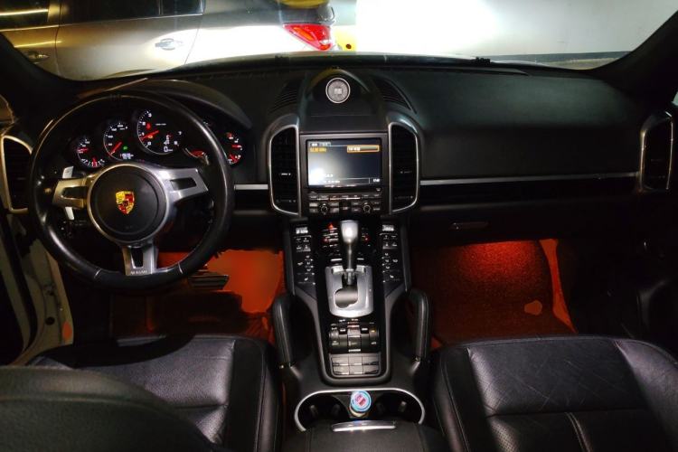 Used Porsche Cayenne 2014 Cayenne Platinum Edition 3.0T Center Console
