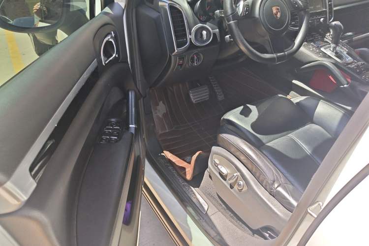 Used Porsche Cayenne 2014 Cayenne Platinum Edition 3.0T Driver Seat
