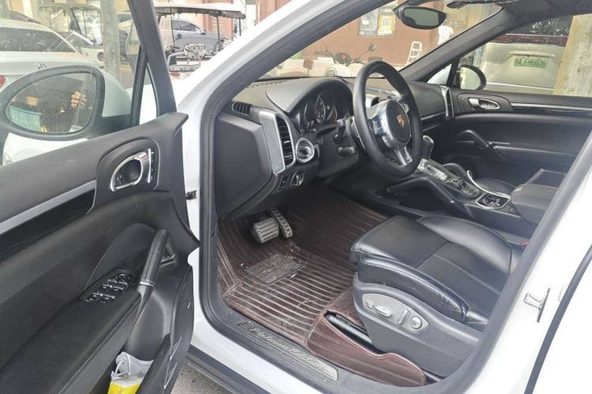 Used Porsche Cayenne 2014 Cayenne Platinum Edition 3.0T Driver Seat