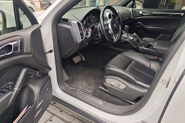 Used Porsche Cayenne 2014 Cayenne Platinum Edition 3.0T Driver Seat