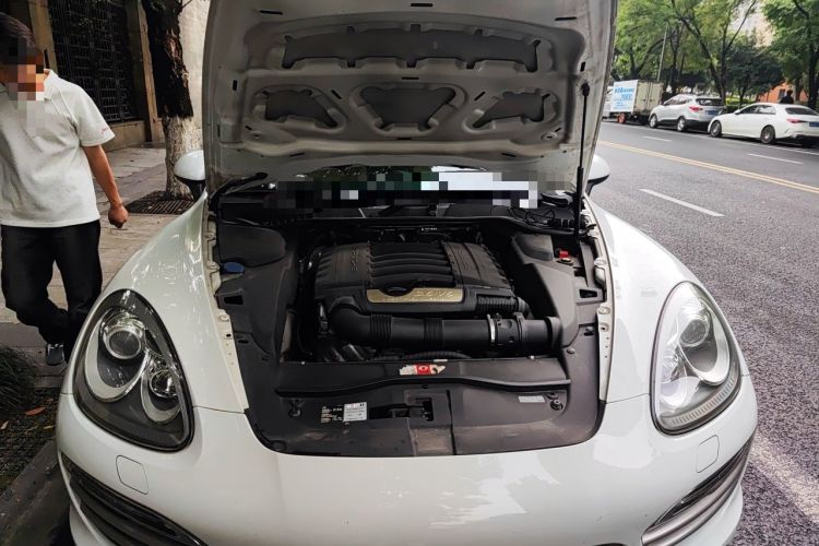 Used Porsche Cayenne  Engine Bay
