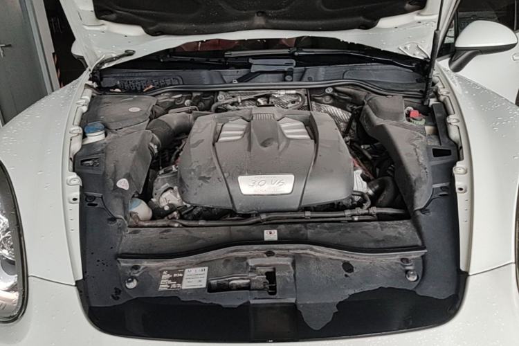 Used Porsche Cayenne  Engine Bay