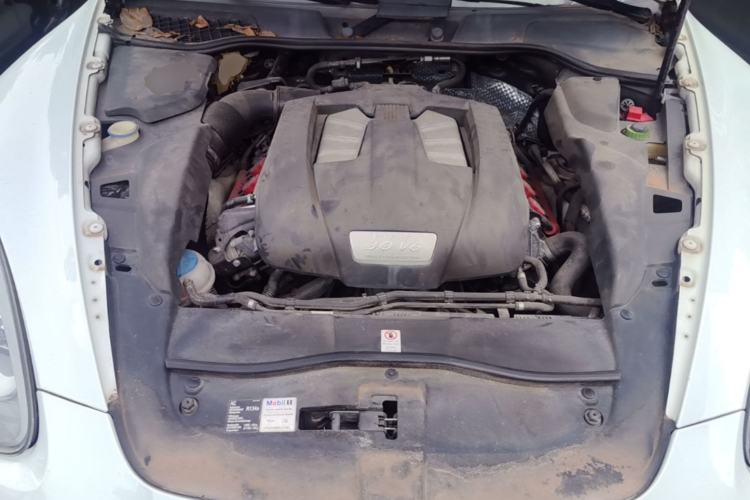 Used Porsche Cayenne 2014 Cayenne Platinum Edition 3.0T Engine Bay