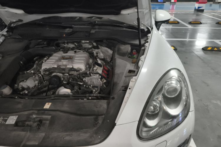 Used Porsche Cayenne 2014 Cayenne Platinum Edition 3.0T Engine Bay Left