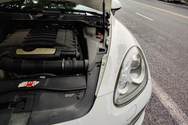 Used Porsche Cayenne  Engine Bay Left