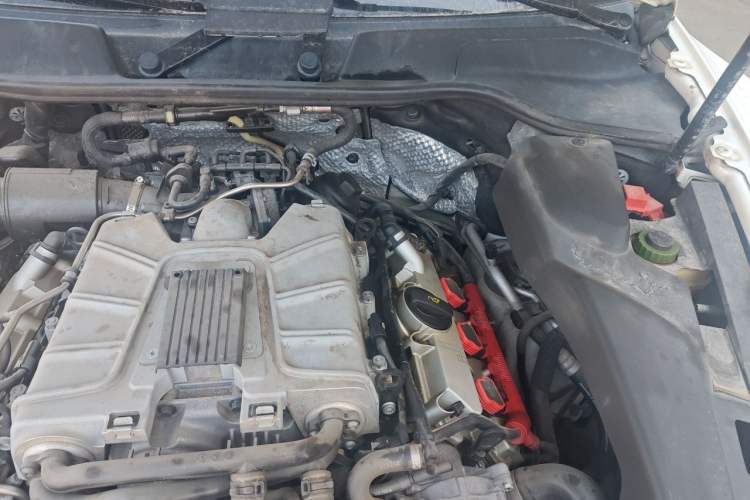 Used Porsche Cayenne 2014 Cayenne Platinum Edition 3.0T Engine Bay Left