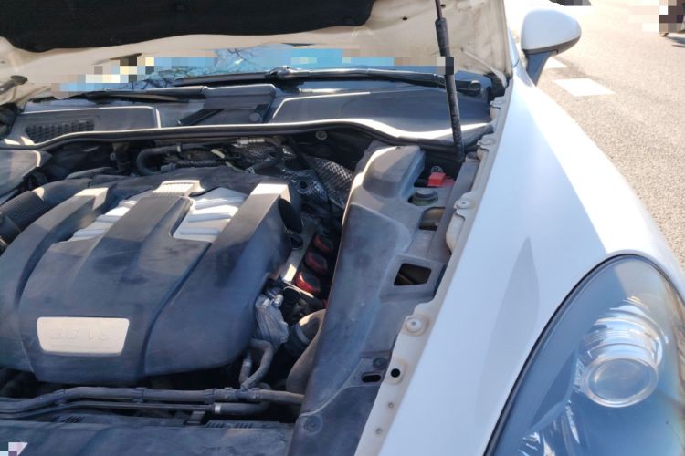 Used Porsche Cayenne 2014 Cayenne Platinum Edition 3.0T Engine Bay Left