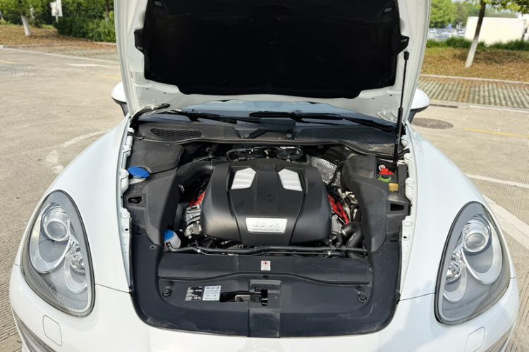 Used Porsche Cayenne 2014 Cayenne Platinum Edition 3.0T Engine Bay
