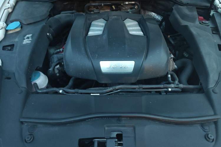 Used Porsche Cayenne 2014 Cayenne Platinum Edition 3.0T Engine Bay
