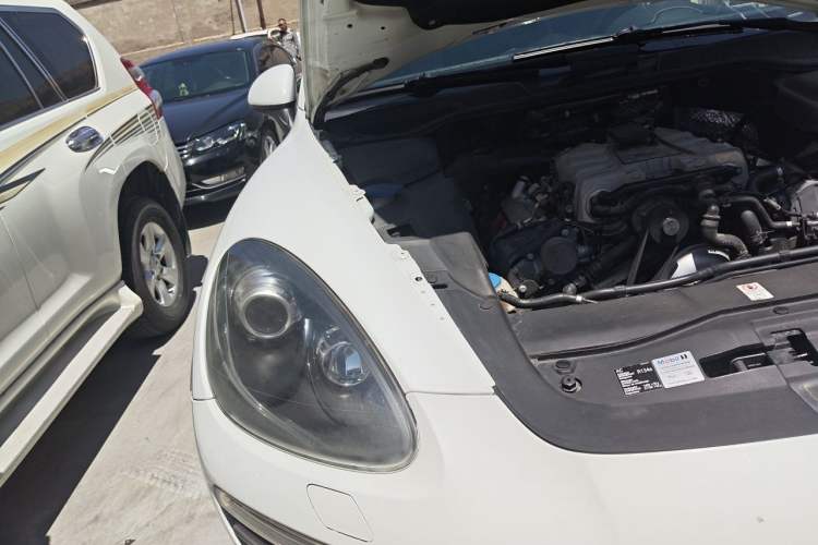 Used Porsche Cayenne 2014 Cayenne Platinum Edition 3.0T Engine Bay Right