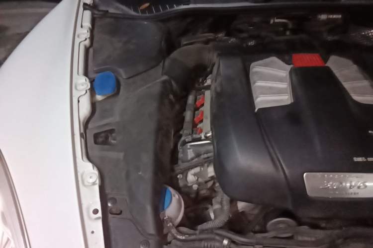 Used Porsche Cayenne 2014 Cayenne Platinum Edition 3.0T Engine Bay Right