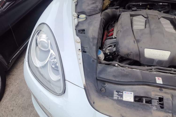 Used Porsche Cayenne 2014 Cayenne Platinum Edition 3.0T Engine Bay Right