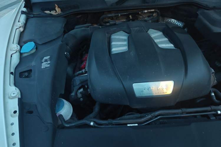 Used Porsche Cayenne 2014 Cayenne Platinum Edition 3.0T Engine Bay Right