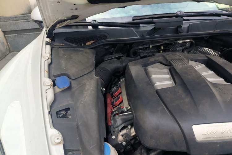 Used Porsche Cayenne 2014 Cayenne Platinum Edition 3.0T Engine Bay Right
