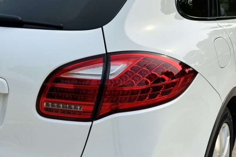 Used Porsche Cayenne 2014 Cayenne Platinum Edition 3.0T Exterior 2