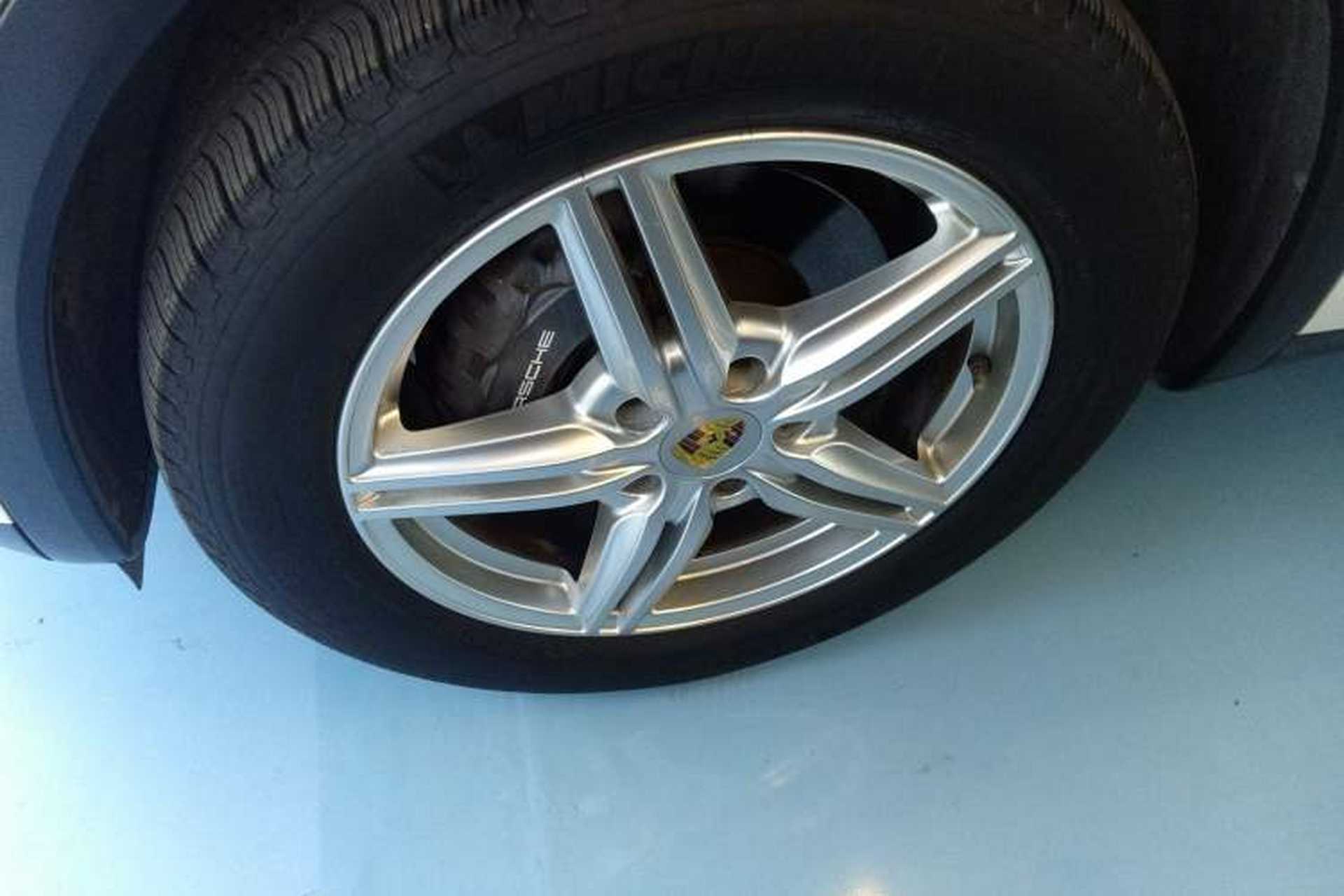 Used Porsche Cayenne 2014 Cayenne Platinum Edition 3.0T Exterior 7