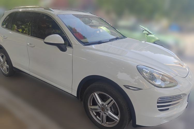 Used Porsche Cayenne 2014 Cayenne Platinum Edition 3.0T Front Right 45 Deg