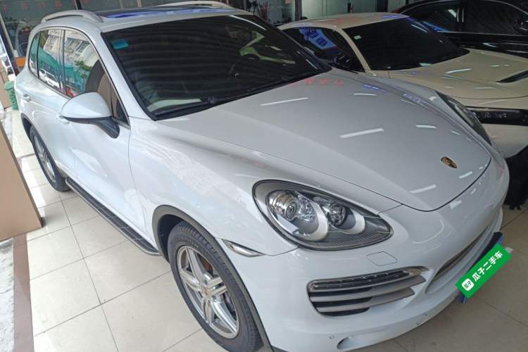 Used Porsche Cayenne 2014 Cayenne Platinum Edition 3.0T Front Right 45 Deg