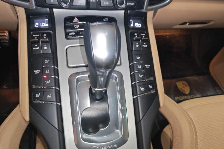 Used Porsche Cayenne 2014 Cayenne Platinum Edition 3.0T Gear Lever